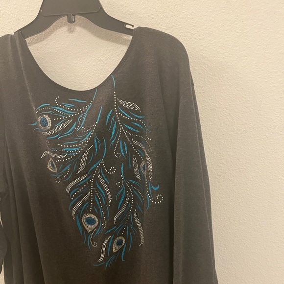 Karen Scott Plus Size 3X Gray Top Peacock Feather Graphic Embellished Bling top - Picture 5 of 15